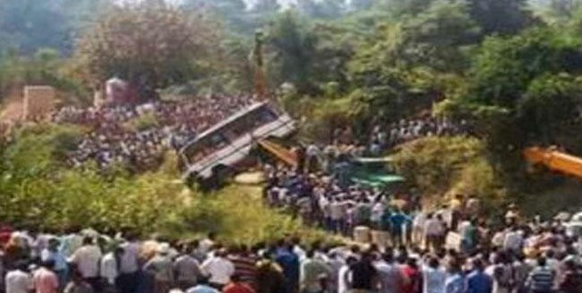 8killedasutilityvehiclefallsintogorgeinuttarakhand